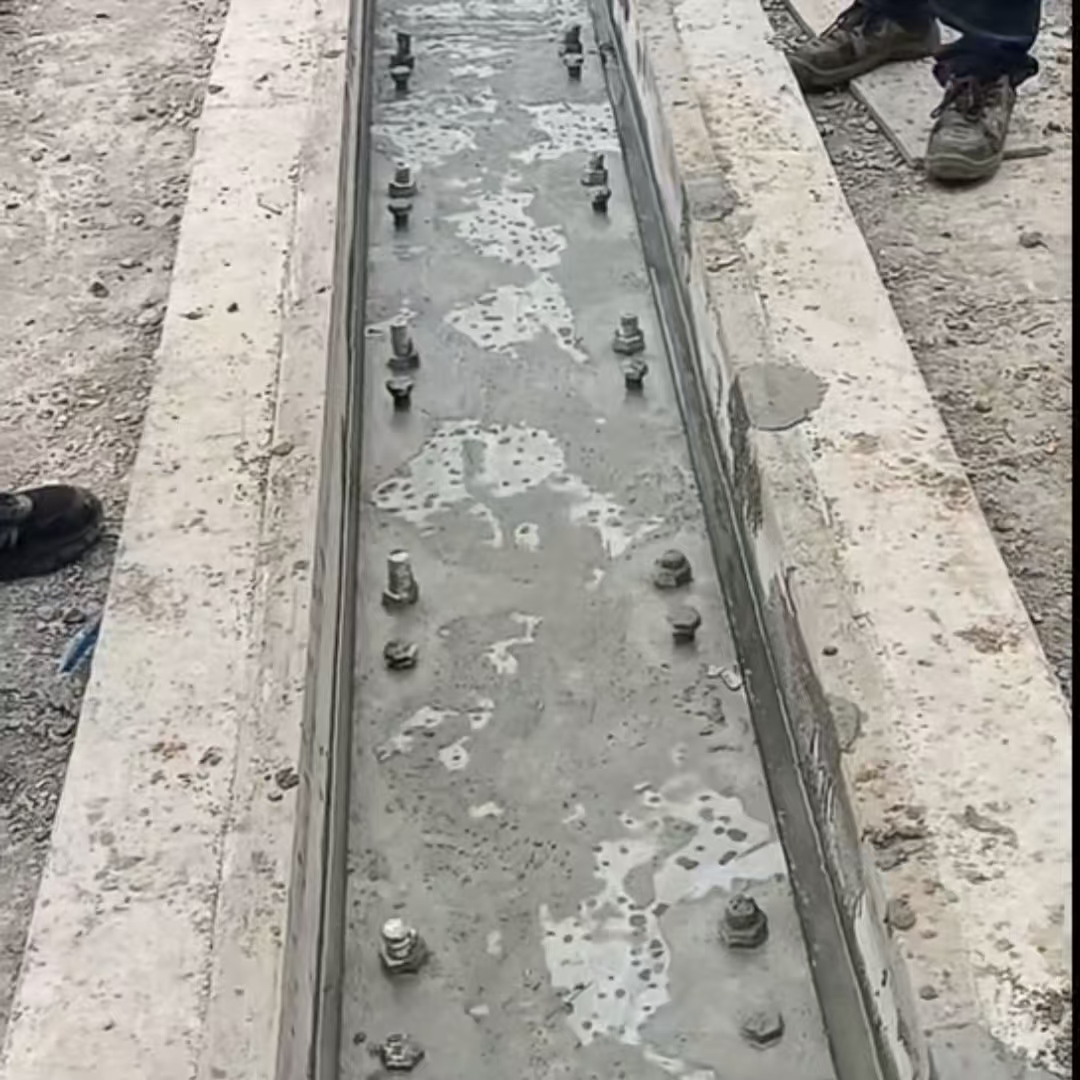 千阳港口码头起重机龙门吊重型机械设备稳固用早强快凝轨道胶泥